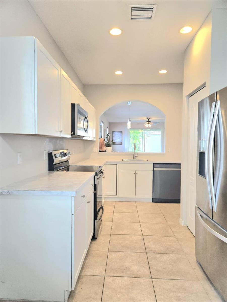 9658 3 / 2 1761 sq. ft. $ 2026-07-26 0 foto