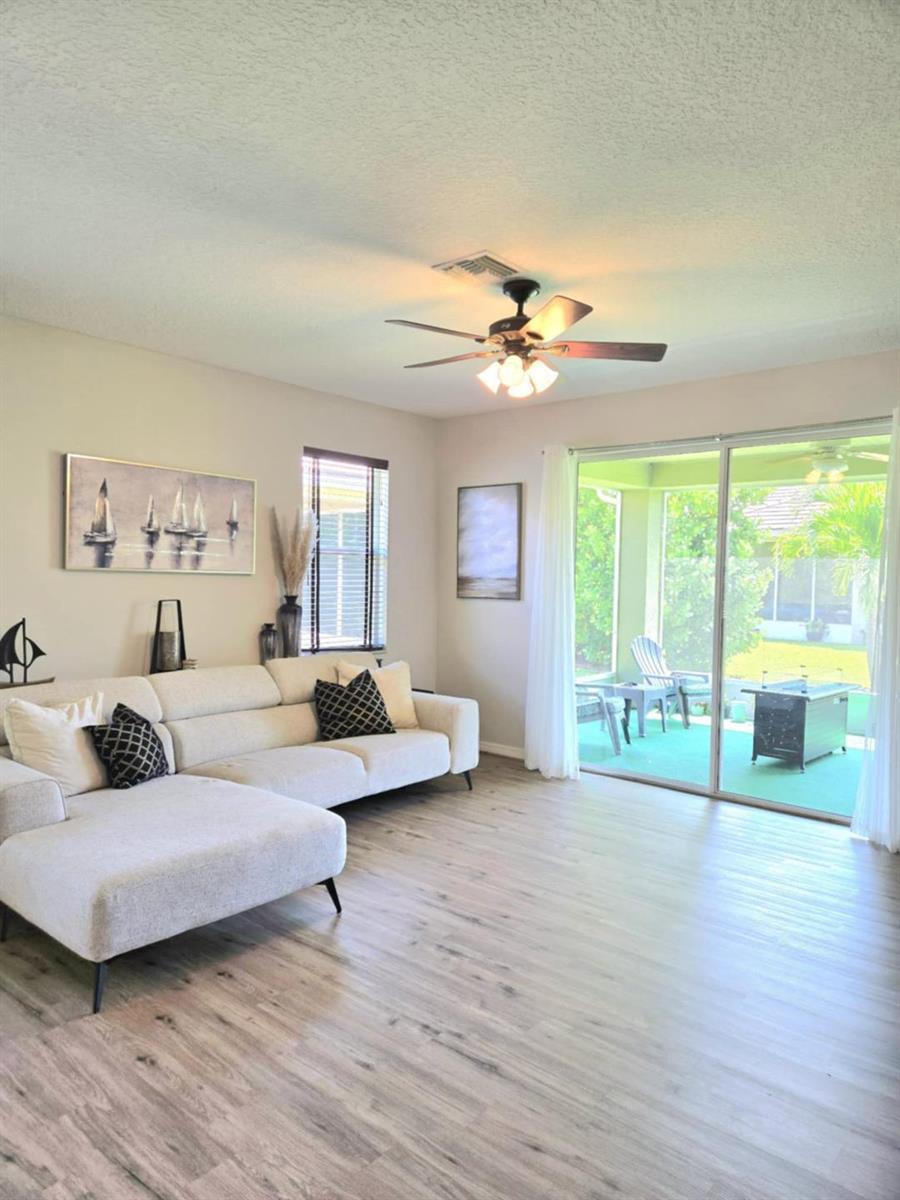 9658 3 / 2 1761 sq. ft. $ 2026-07-26 0 foto