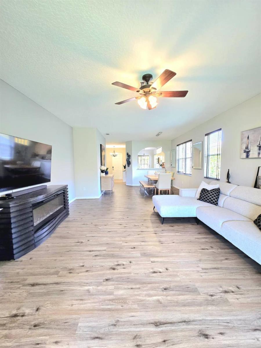 9658 3 / 2 1761 sq. ft. $ 2026-07-26 0 foto