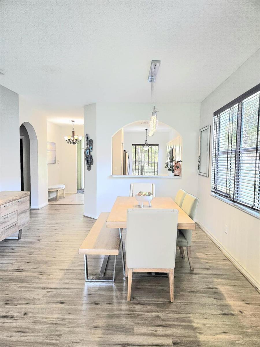 9658 3 / 2 1761 sq. ft. $ 2026-07-26 0 foto