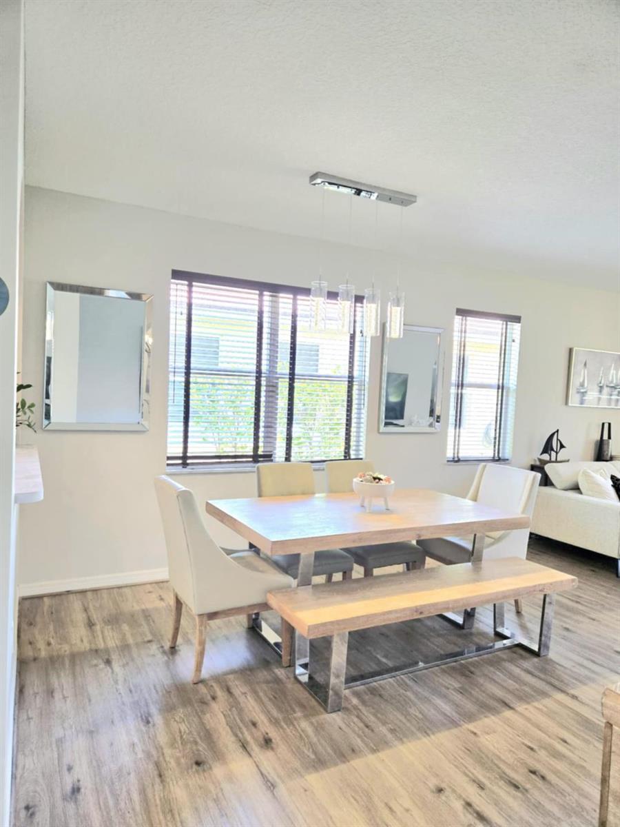 9658 3 / 2 1761 sq. ft. $ 2026-07-26 0 foto