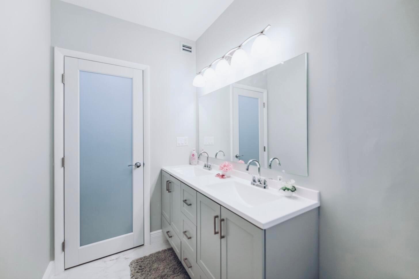 See details 8p 2 / 2 1380 sq. ft. $ 2026-08-28 0 Photo