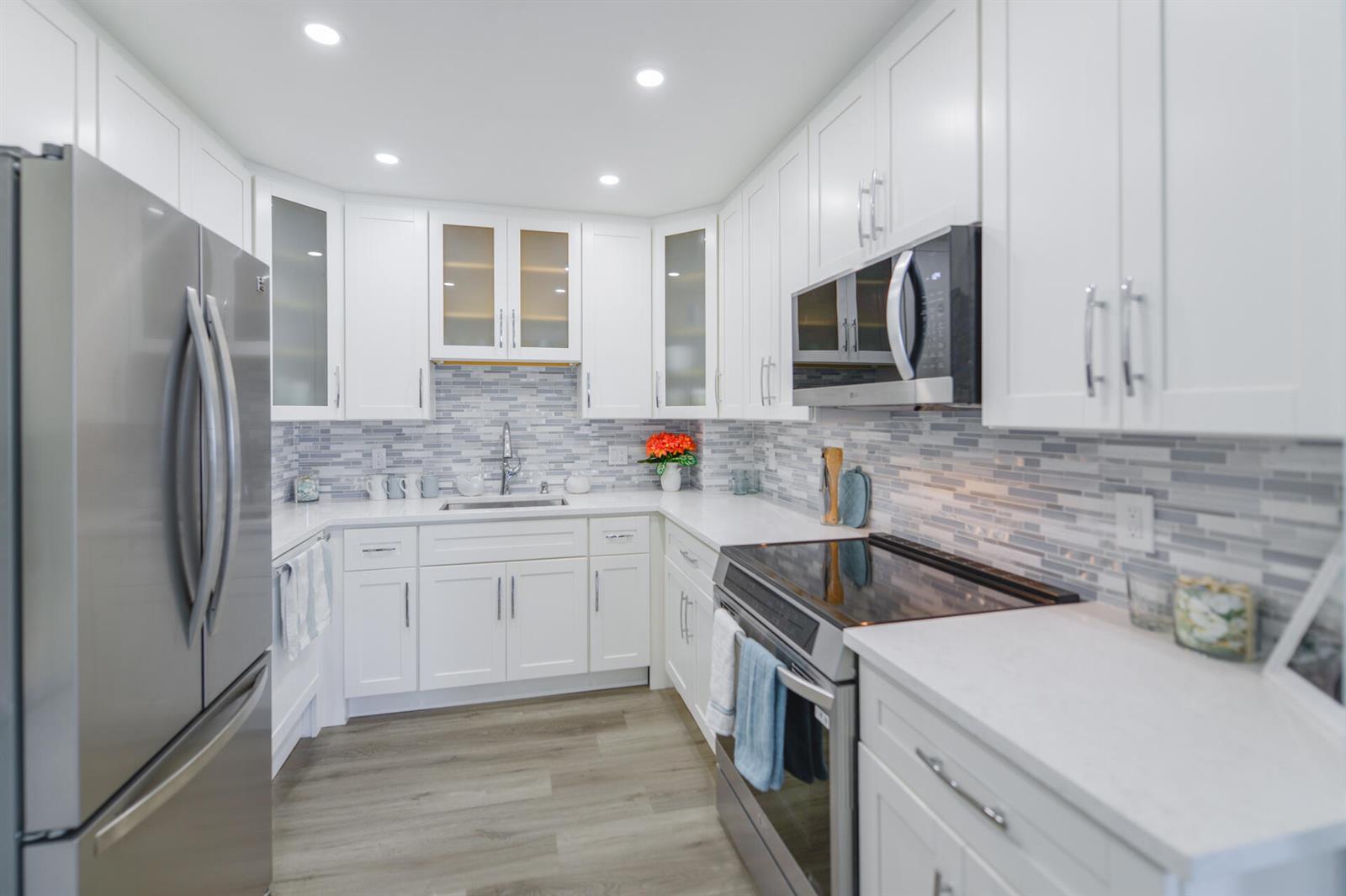 See details 8p 2 / 2 1380 sq. ft. $ 2026-08-28 0 Photo