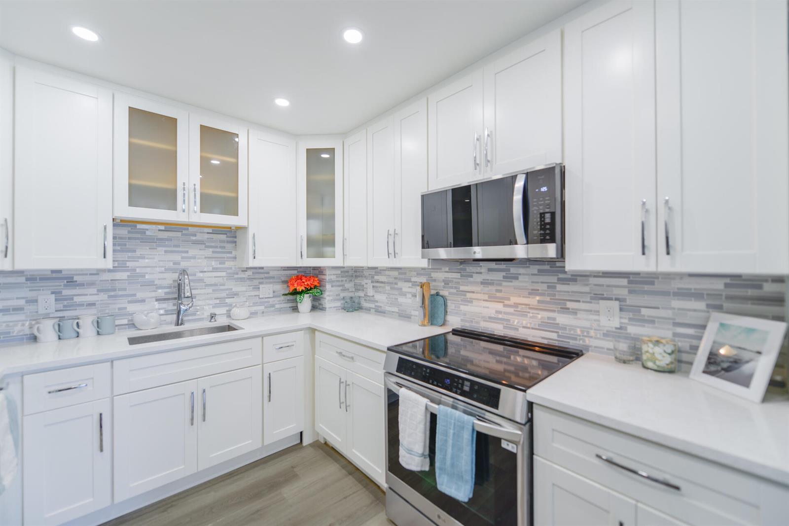See details 8p 2 / 2 1380 sq. ft. $ 2026-08-28 0 Photo