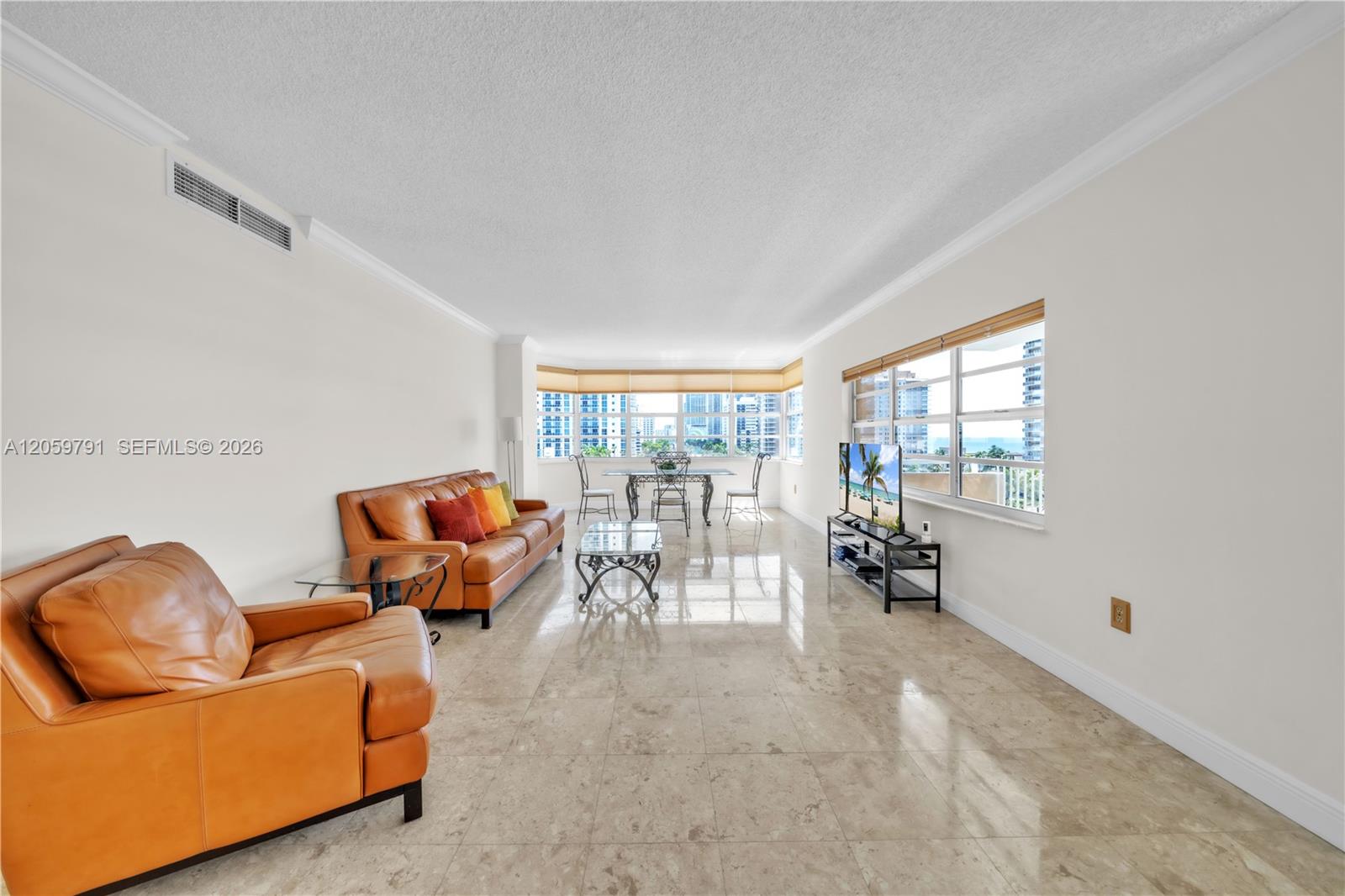 Ver detalles 6p 2 / 2 1380 sq. ft. $ 2026-07-25 0 foto