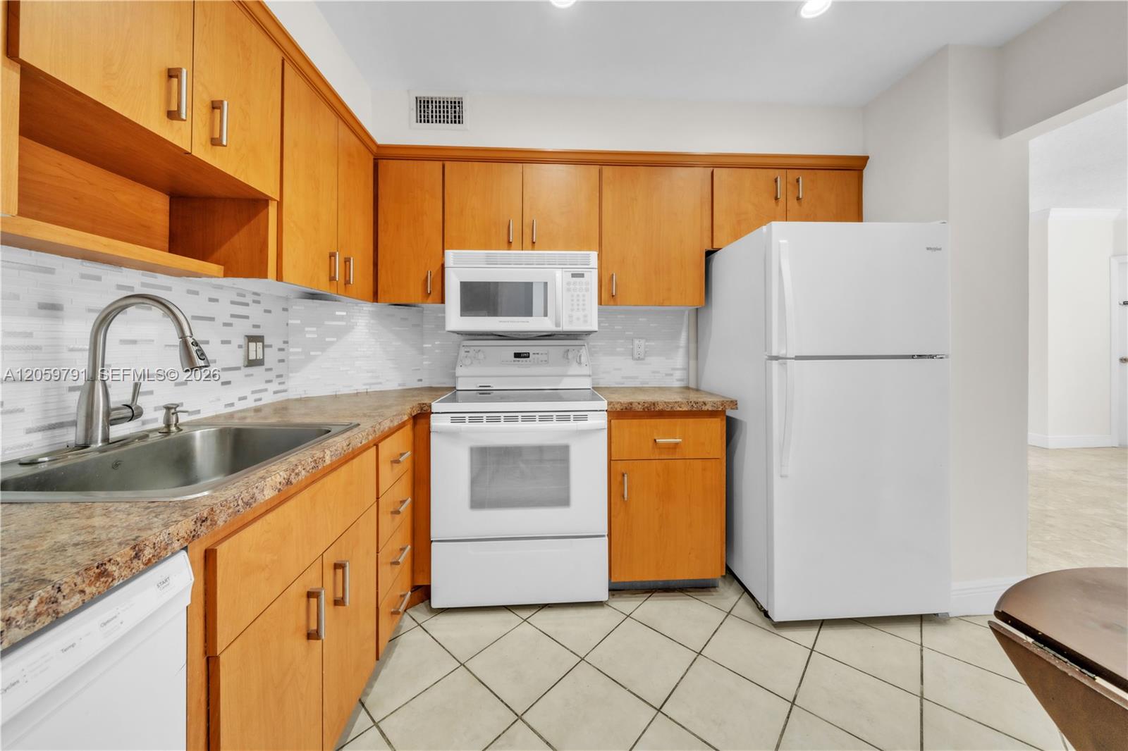 Ver detalles 6p 2 / 2 1380 sq. ft. $ 2026-07-25 0 foto