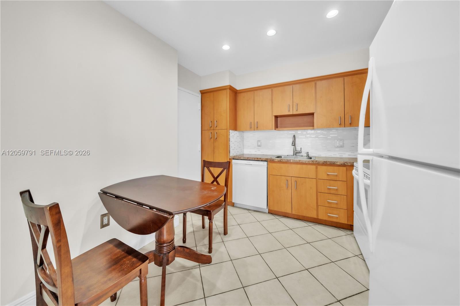 Ver detalles 6p 2 / 2 1380 sq. ft. $ 2026-07-25 0 foto