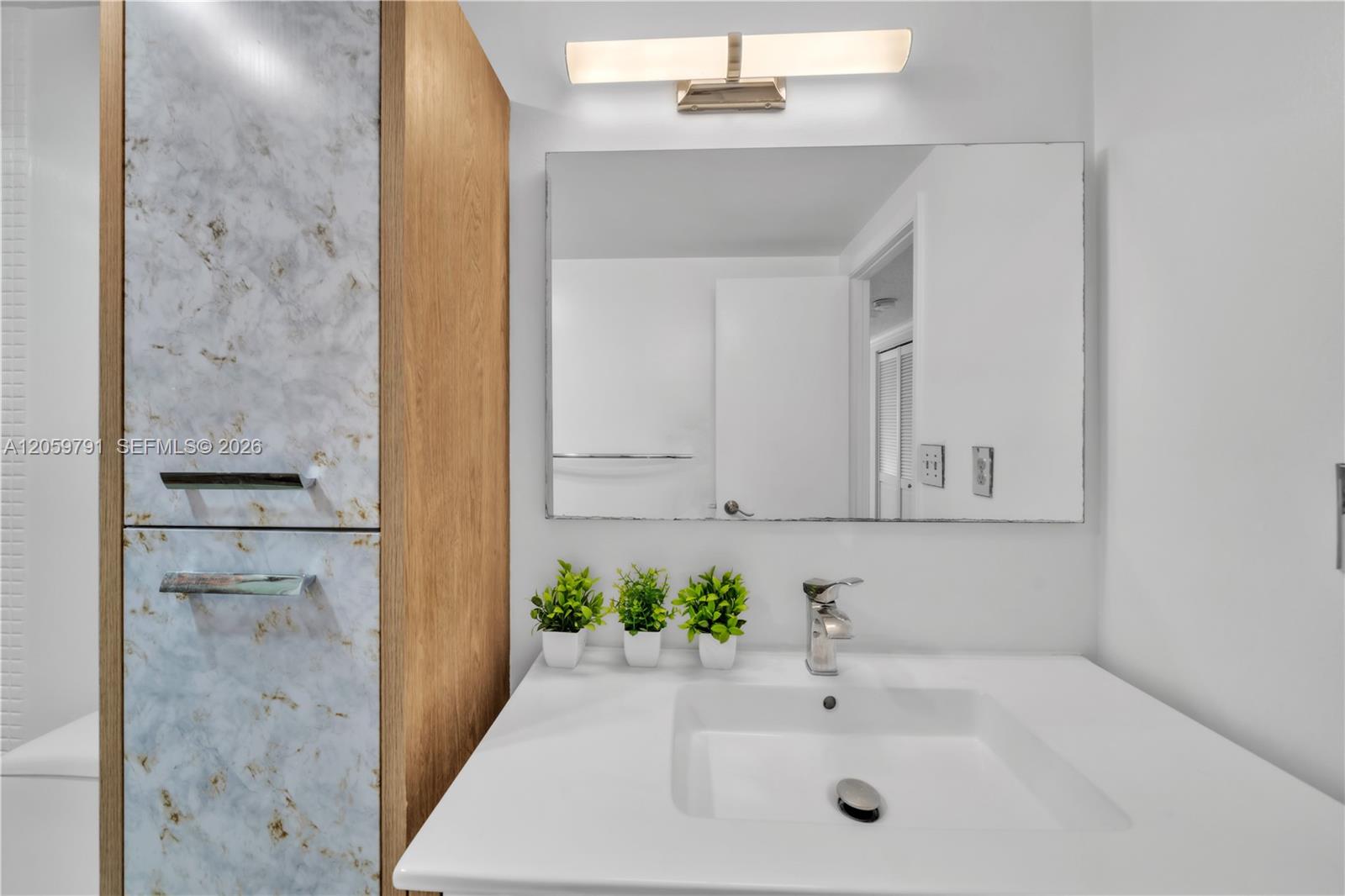 Ver detalles 6p 2 / 2 1380 sq. ft. $ 2026-07-25 0 foto