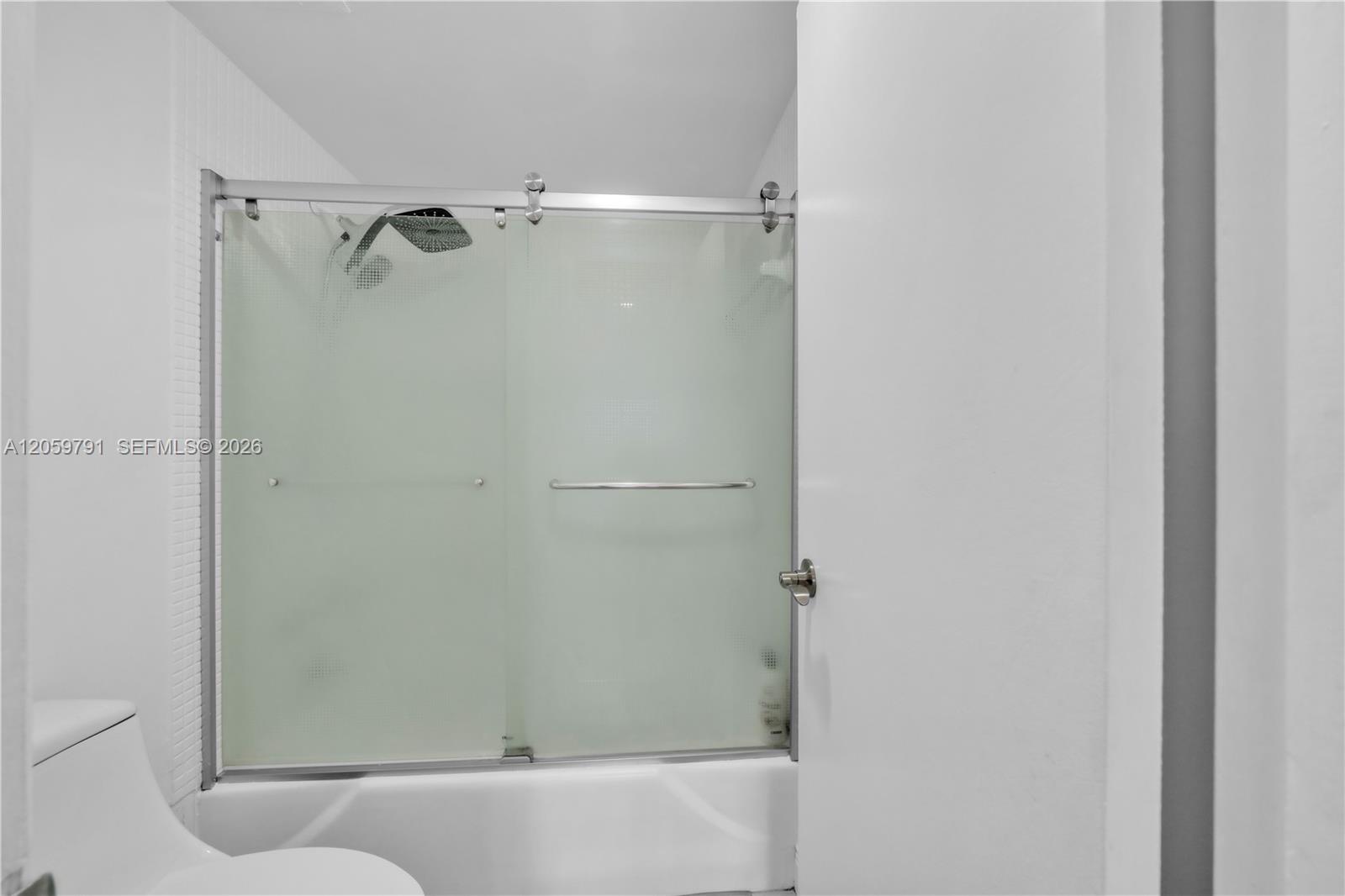 Ver detalles 6p 2 / 2 1380 sq. ft. $ 2026-07-25 0 foto