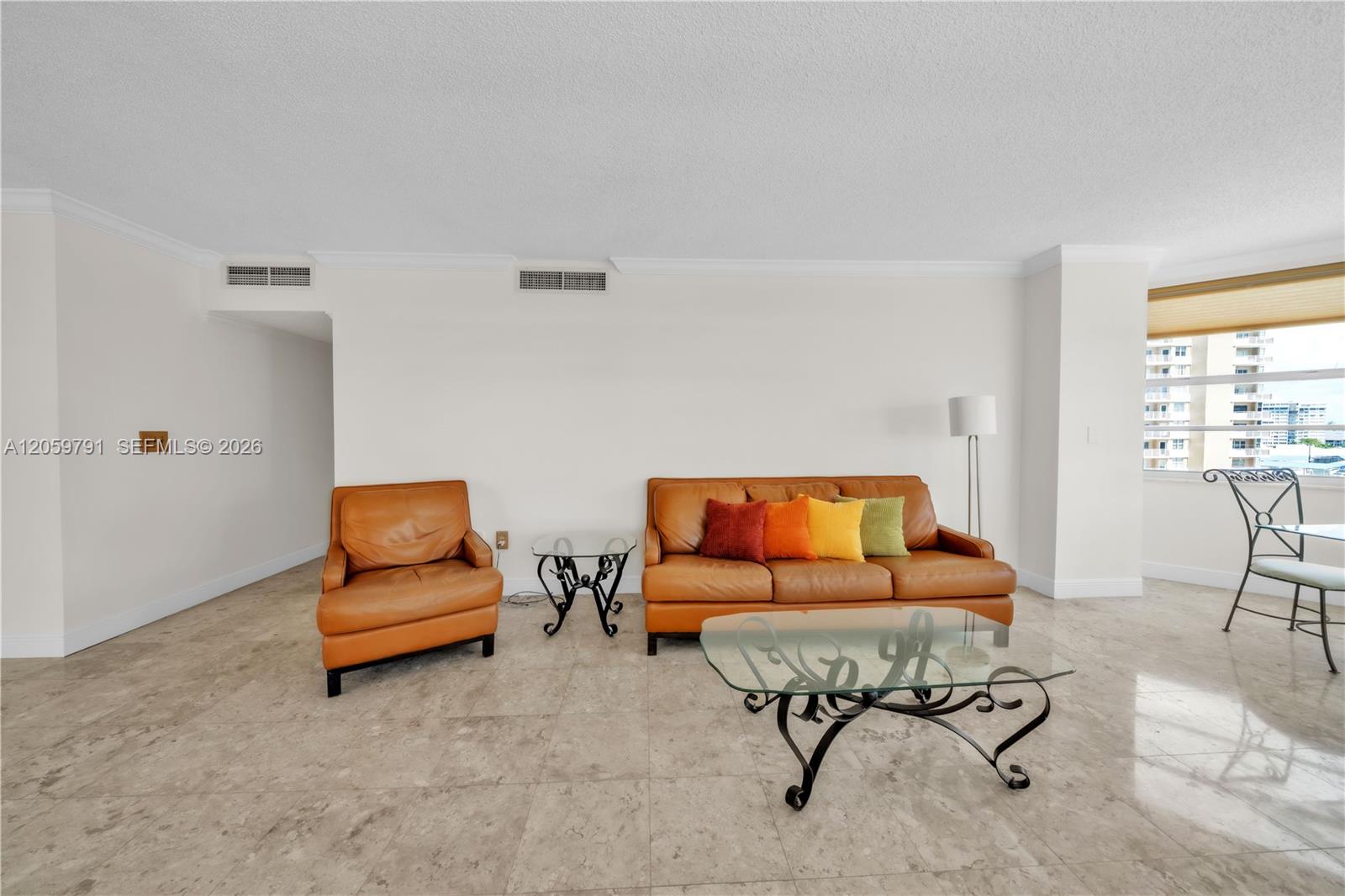 Ver detalles 6p 2 / 2 1380 sq. ft. $ 2026-07-25 0 foto
