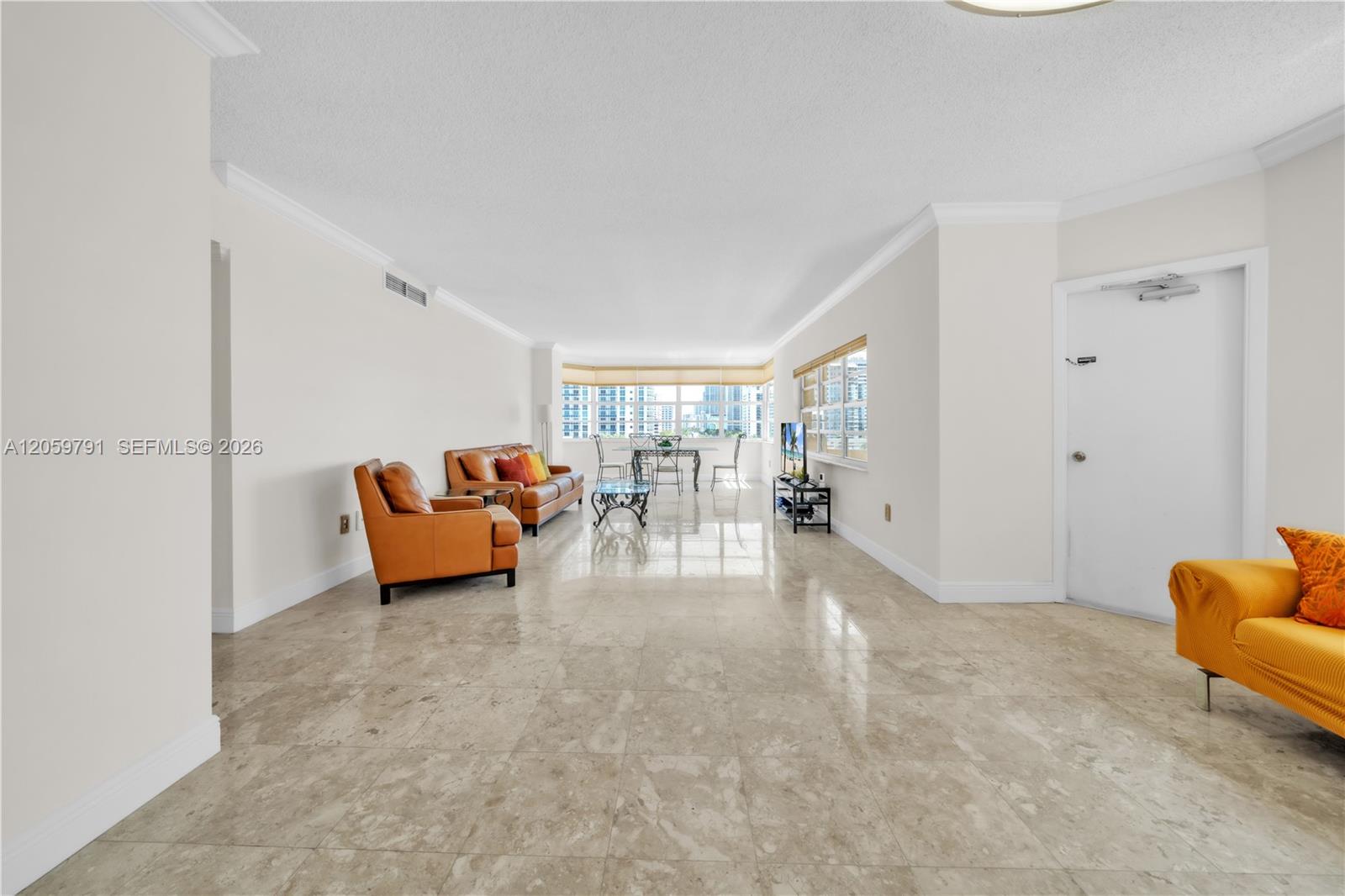 Ver detalles 6p 2 / 2 1380 sq. ft. $ 2026-07-25 0 foto