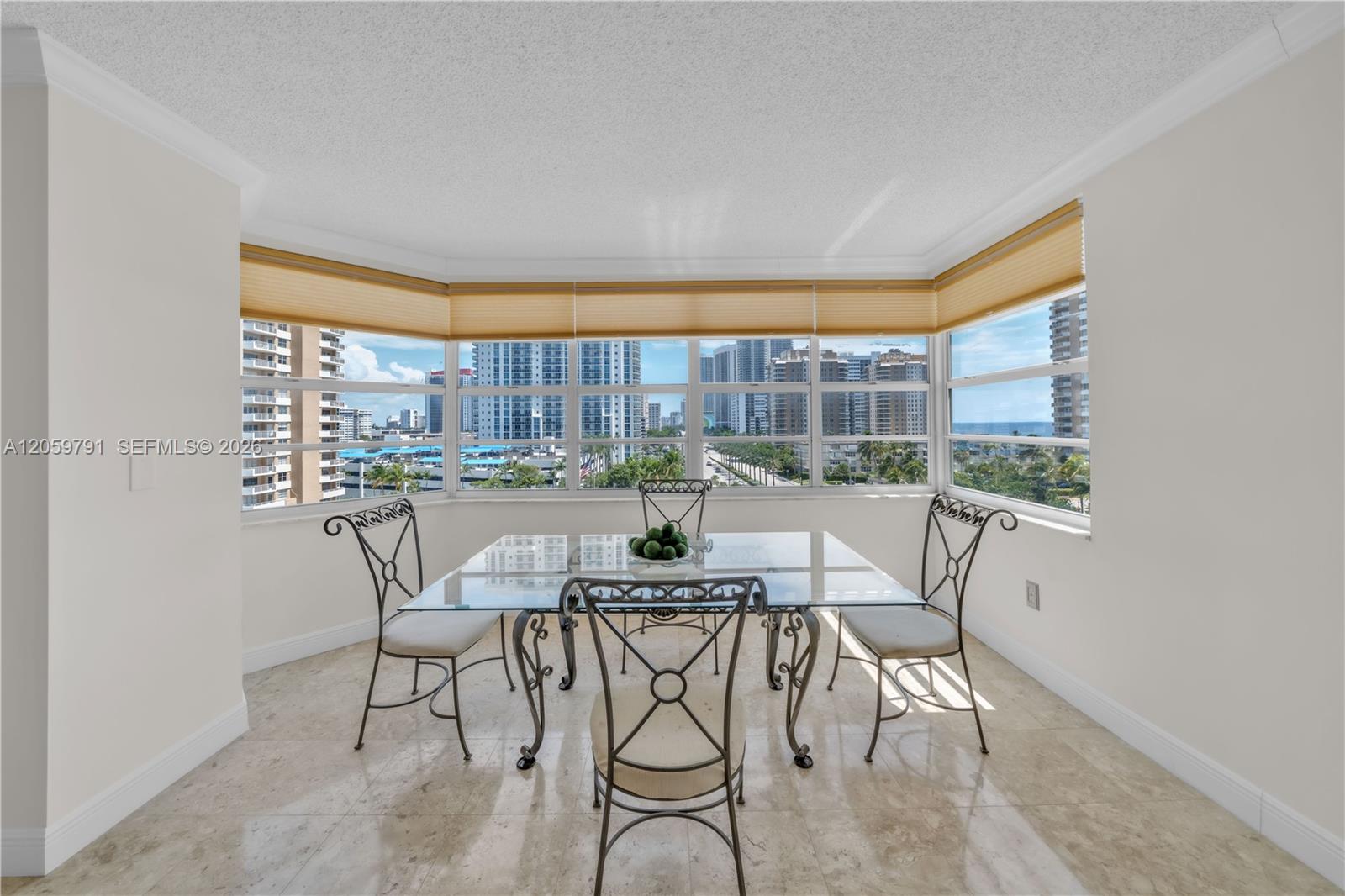 Ver detalles 6p 2 / 2 1380 sq. ft. $ 2026-07-25 0 foto