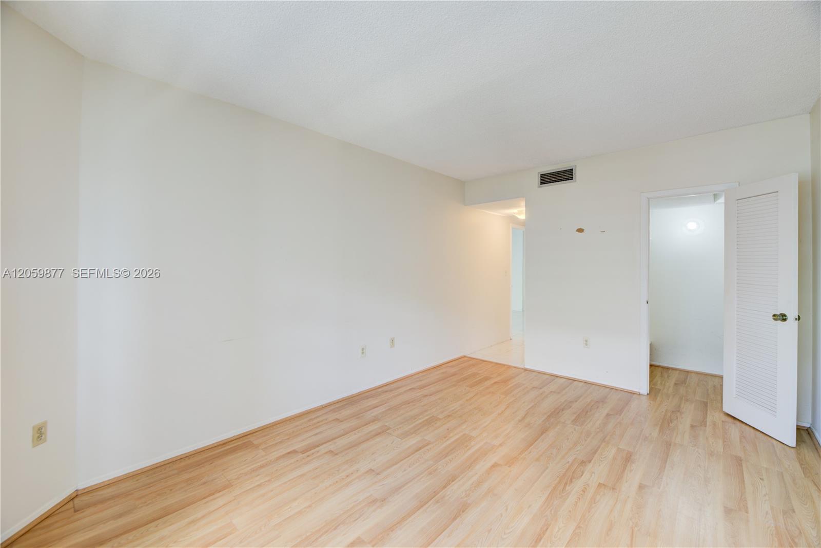 16A 1 / 2 870 sq. ft. $ 2026-07-25 0 Photo