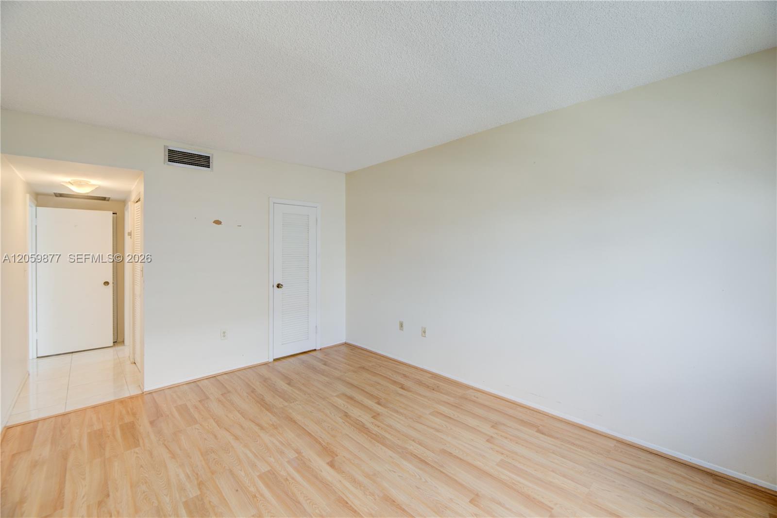 16A 1 / 2 870 sq. ft. $ 2026-07-25 0 Photo