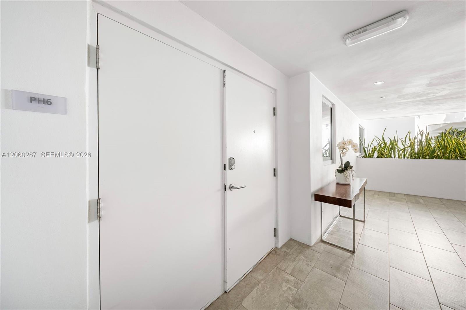 Ver detalles PH06 3 / 3 2734 sq. ft. $ 2026-07-27 0 foto