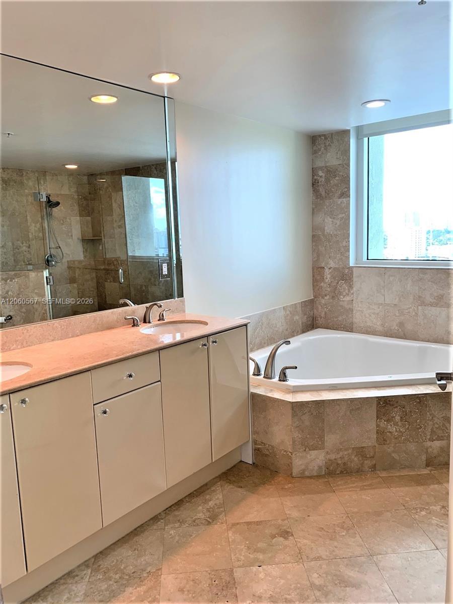 Фото 1745 Hallandale Beach Blvd #1606W, Hallandale Beach, Florida, 33009 -