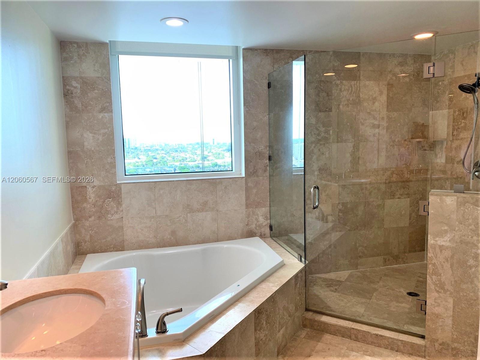 Фото 1745 Hallandale Beach Blvd #1606W, Hallandale Beach, Florida, 33009 -