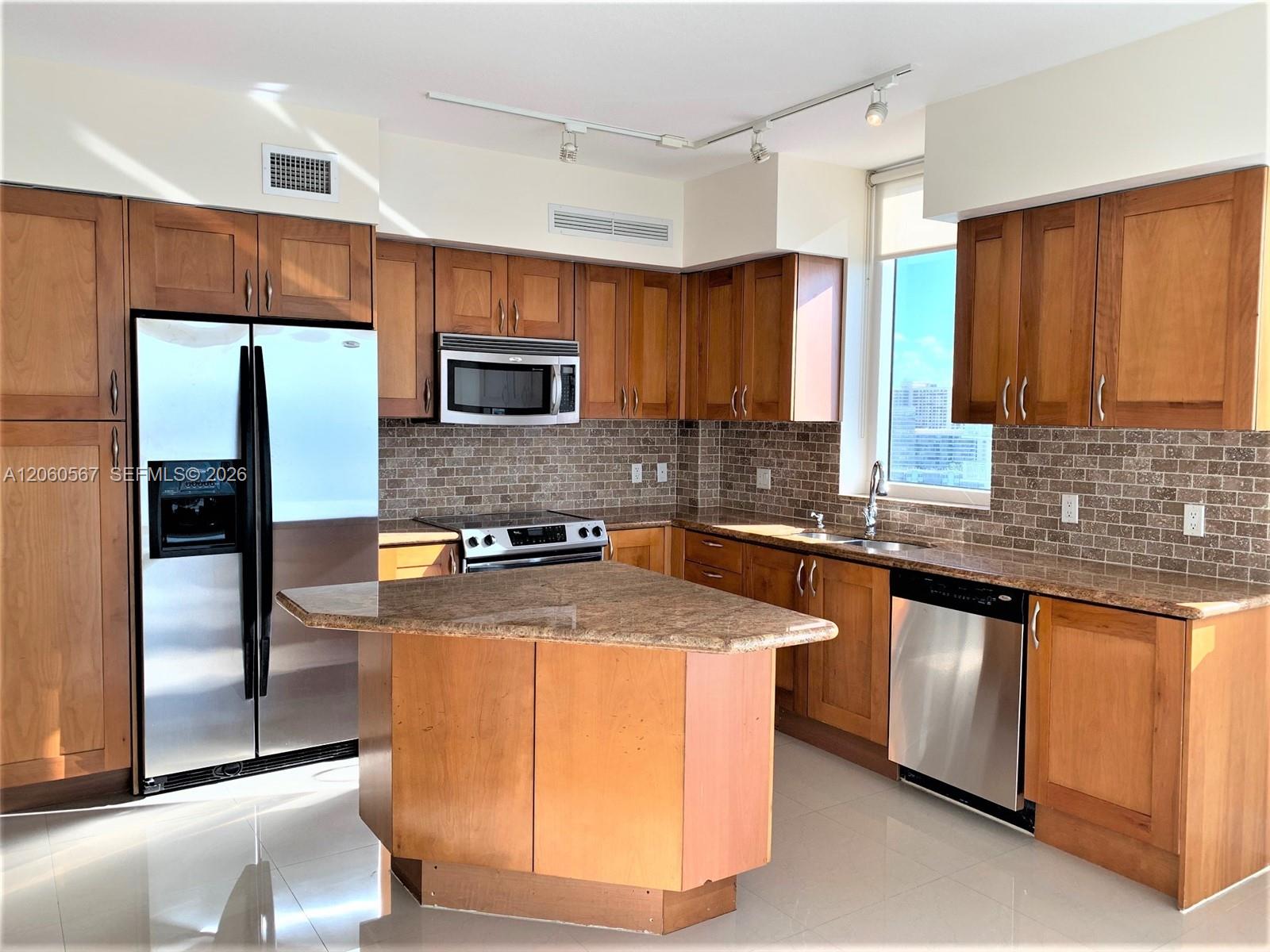 Фото 1745 Hallandale Beach Blvd #1606W, Hallandale Beach, Florida, 33009 -