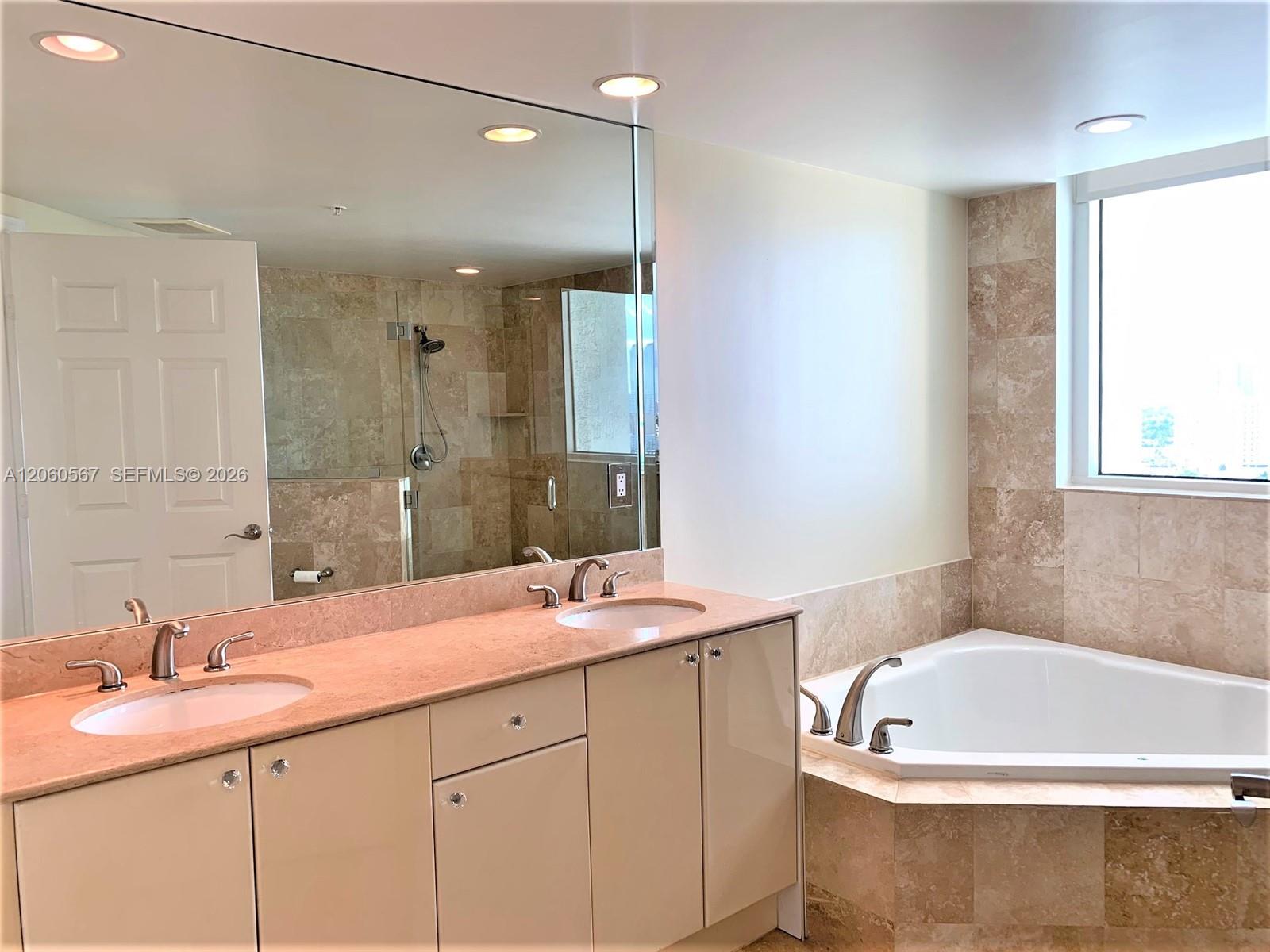 Фото 1745 Hallandale Beach Blvd #1606W, Hallandale Beach, Florida, 33009 -
