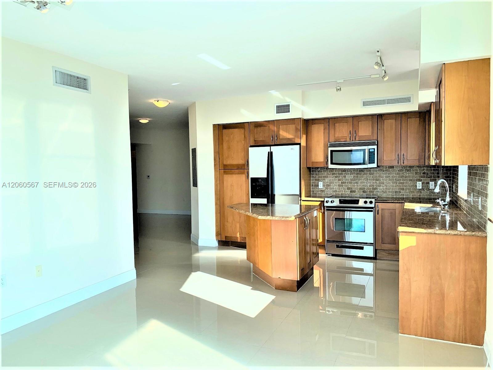 Фото 1745 Hallandale Beach Blvd #1606W, Hallandale Beach, Florida, 33009 -
