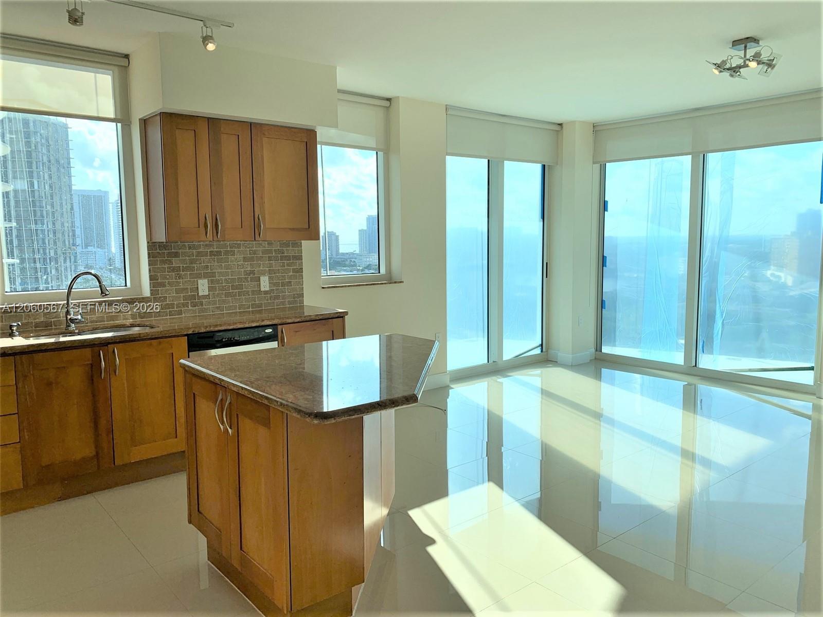 Фото 1745 Hallandale Beach Blvd #1606W, Hallandale Beach, Florida, 33009 -