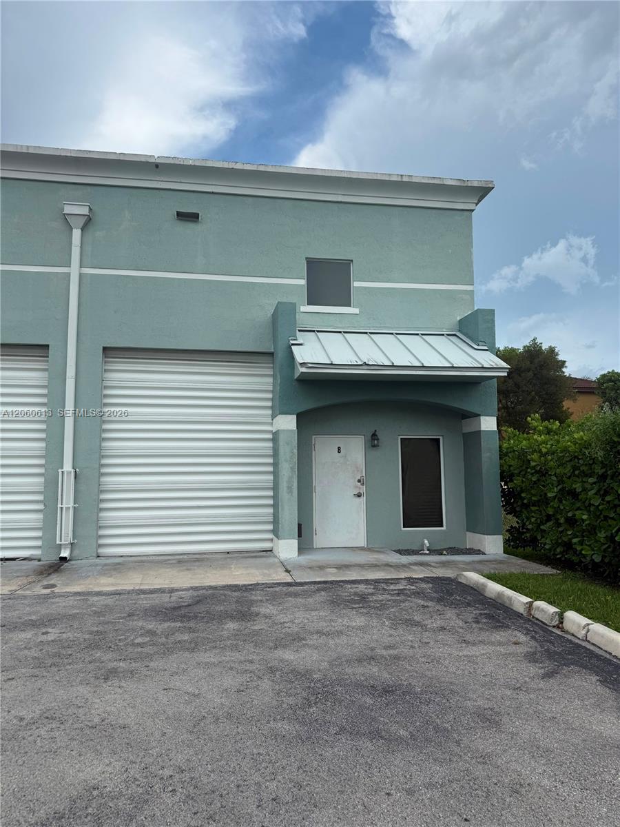 8  /   sq. ft. $ 2026-07-27 0 foto