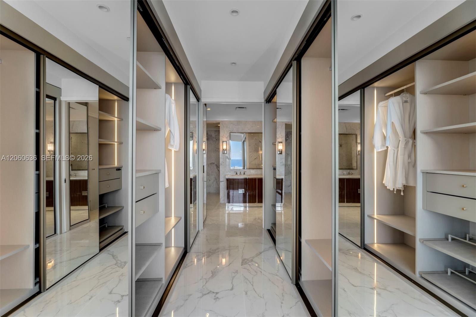 See details 4701 3 / 5 3080 sq. ft. $ 2026-07-27 0 Photo