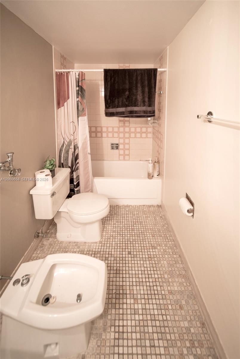 Photo of 2500 Parkview Dr #517, Hallandale Beach, Florida, 33009 -
