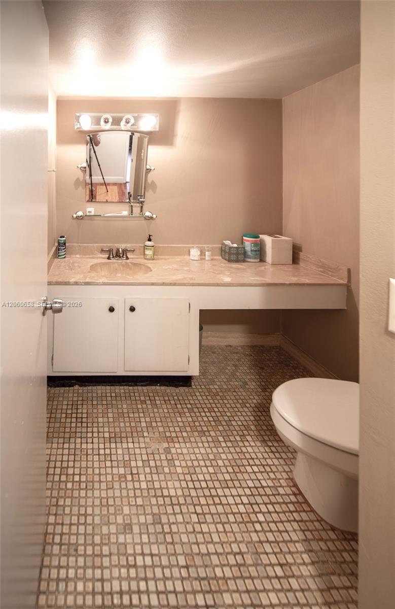 Photo of 2500 Parkview Dr #517, Hallandale Beach, Florida, 33009 -