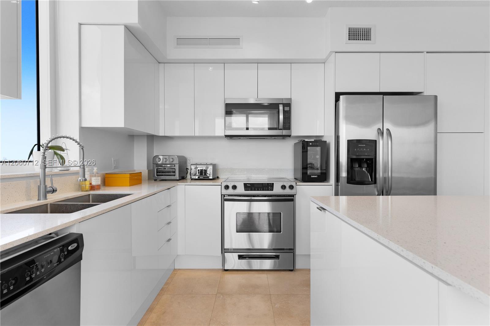 Фото 1745 Hallandale Beach Blvd  #1207W, Hallandale Beach, Florida, 33009 - 