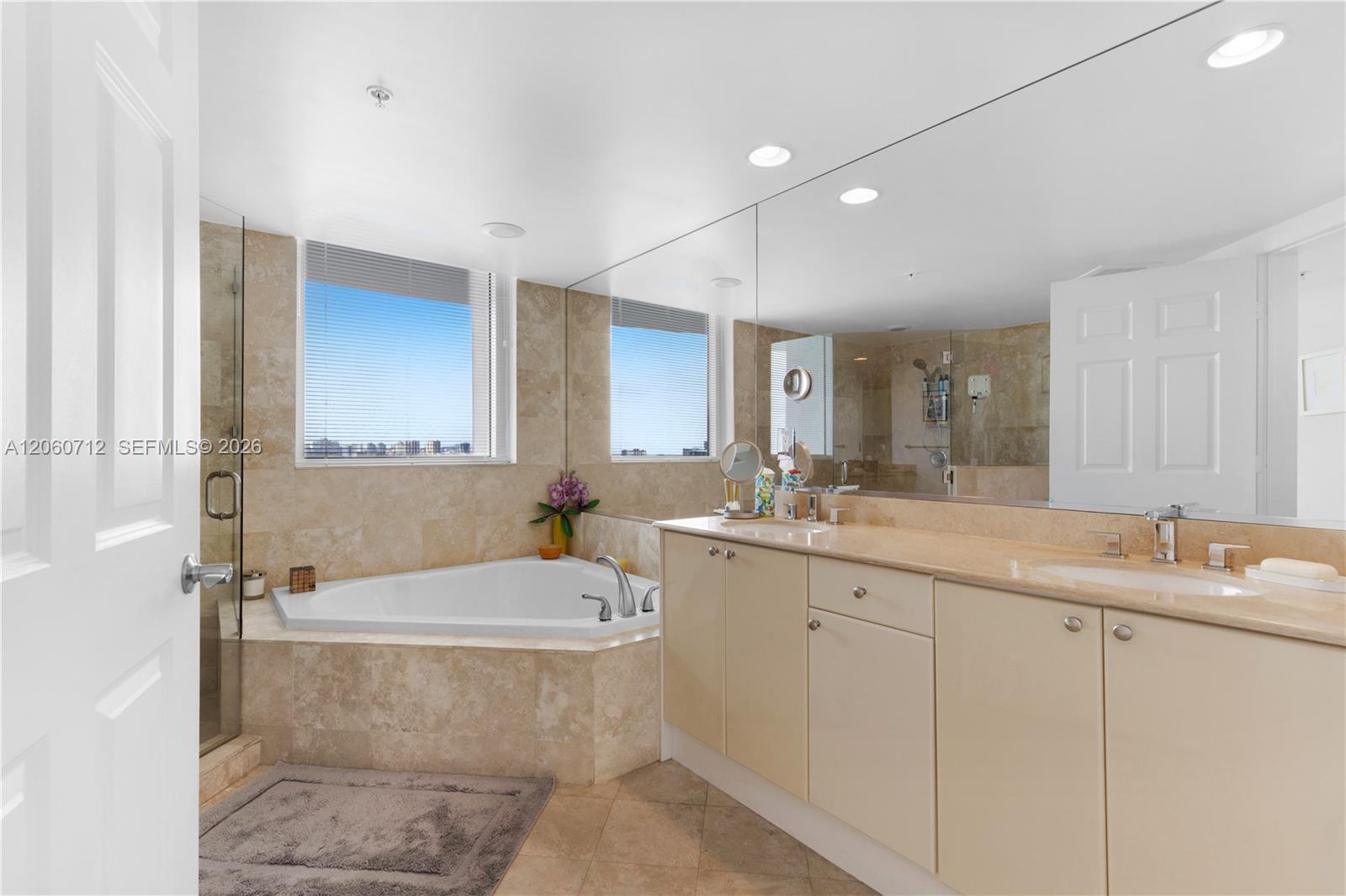 Фото 1745 Hallandale Beach Blvd  #1207W, Hallandale Beach, Florida, 33009 - 