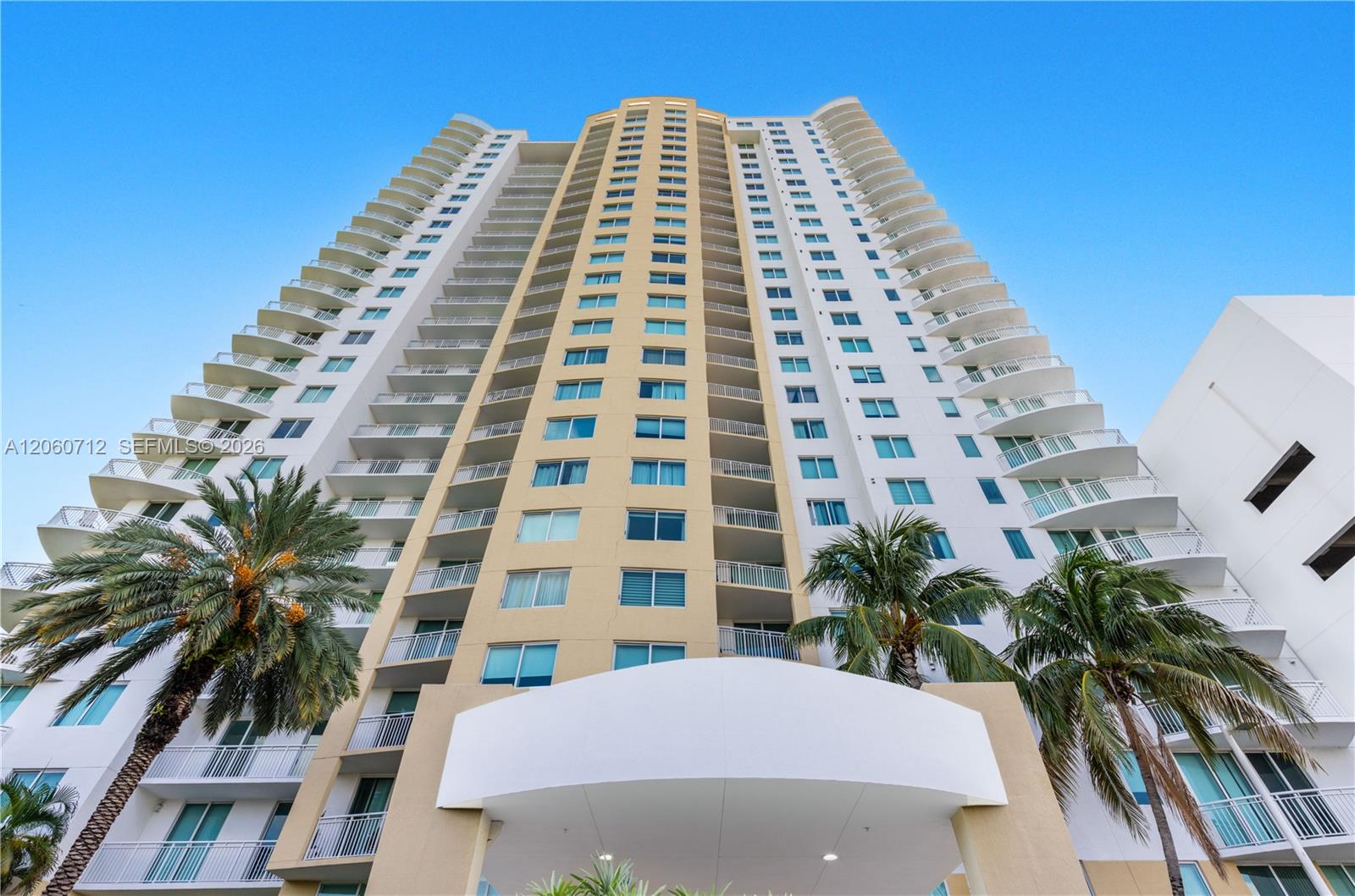 Фото 1745 Hallandale Beach Blvd  #1207W, Hallandale Beach, Florida, 33009 - 