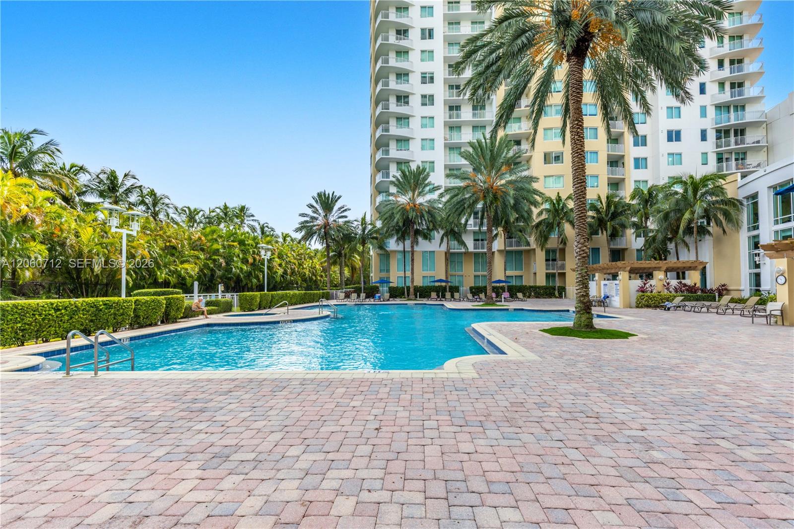 Фото 1745 Hallandale Beach Blvd  #1207W, Hallandale Beach, Florida, 33009 - 