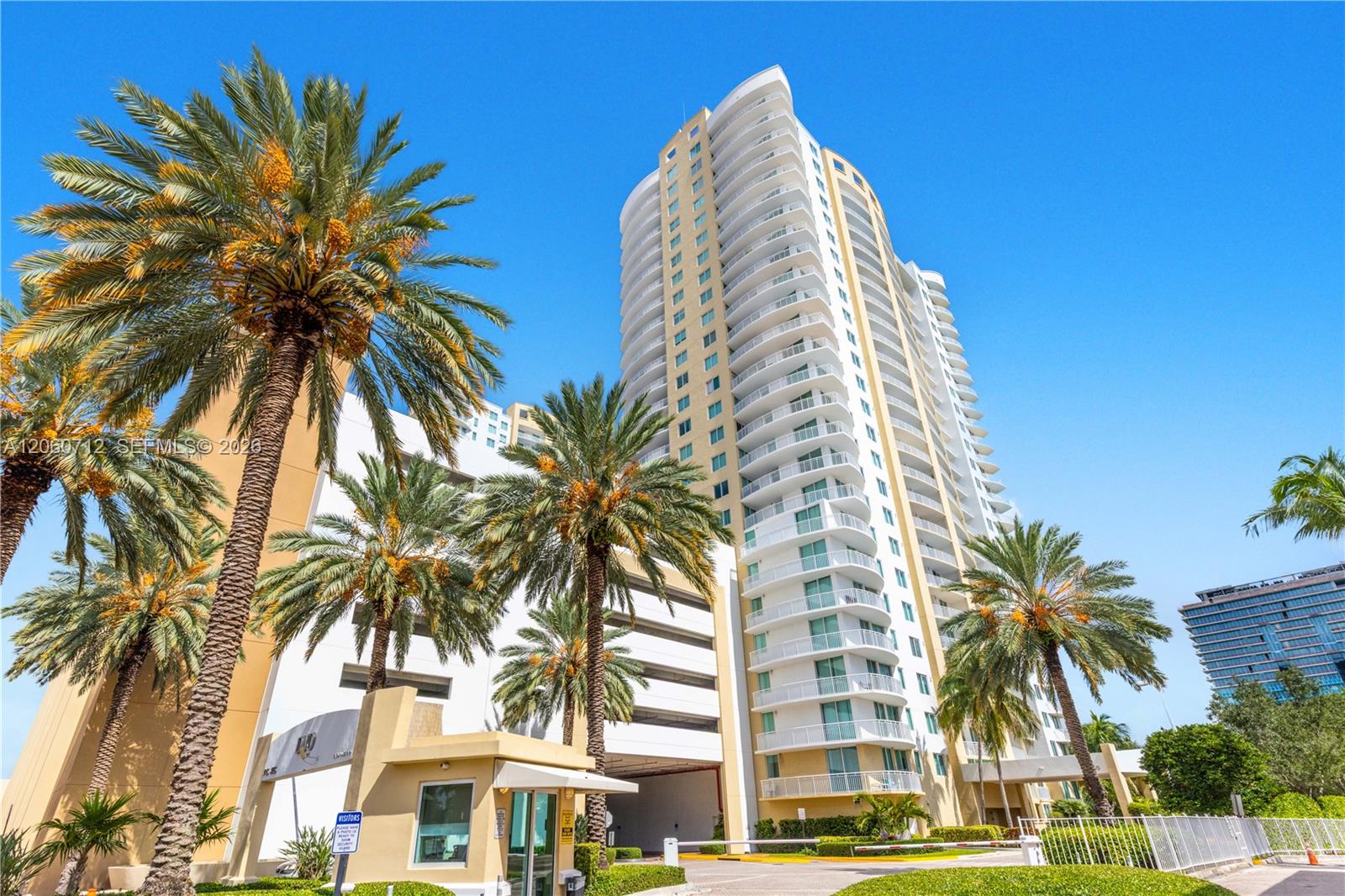 Фото 1745 Hallandale Beach Blvd  #1207W, Hallandale Beach, Florida, 33009 - 