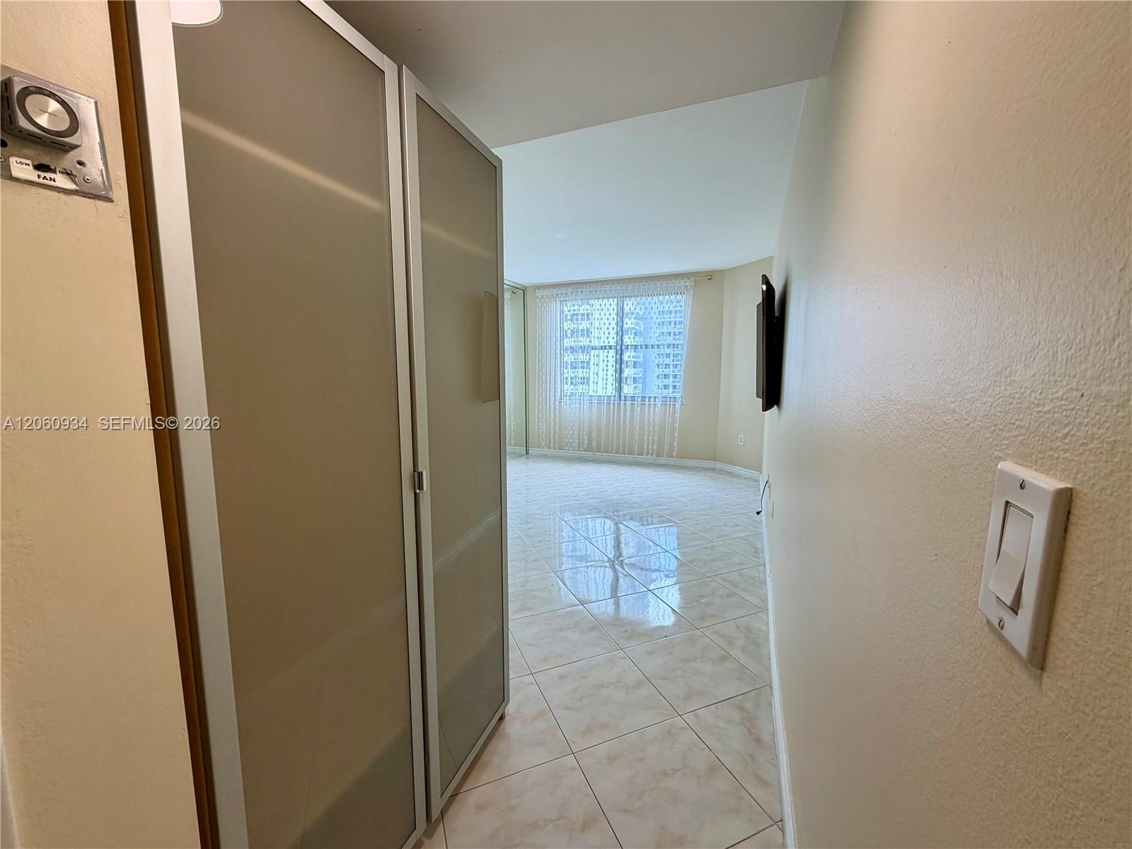 See details 6N 1 / 2 870 sq. ft. $ 2026-07-28 0 Photo