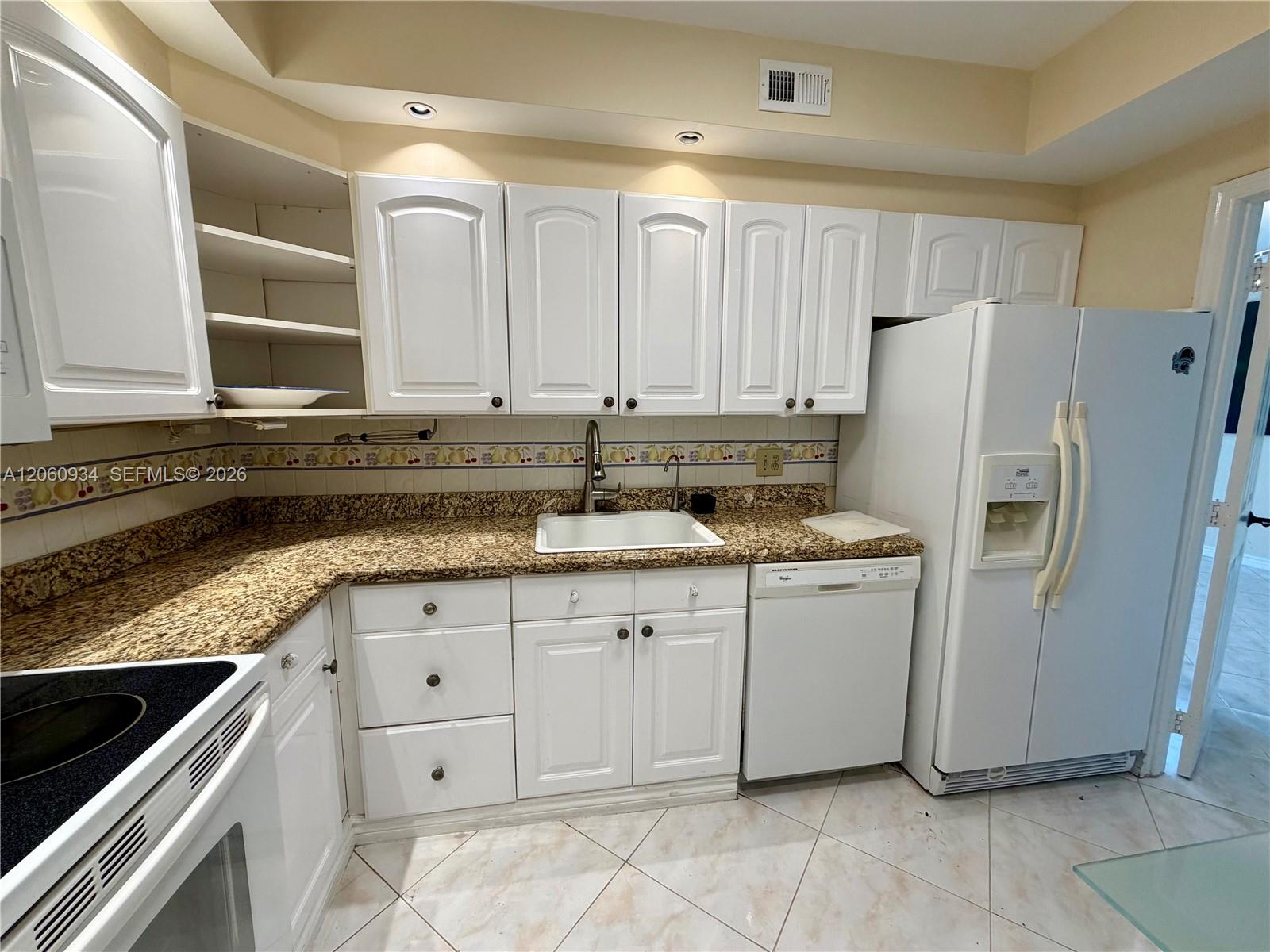 See details 6N 1 / 2 870 sq. ft. $ 2026-07-28 0 Photo