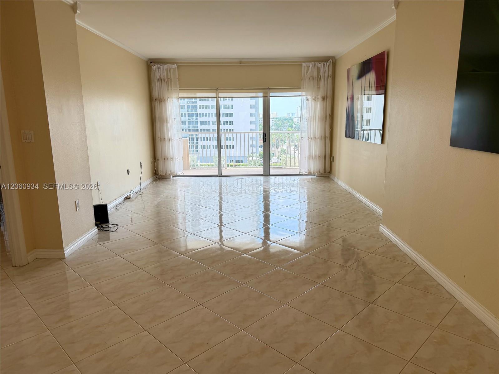 See details 6N 1 / 2 870 sq. ft. $ 2026-07-28 0 Photo