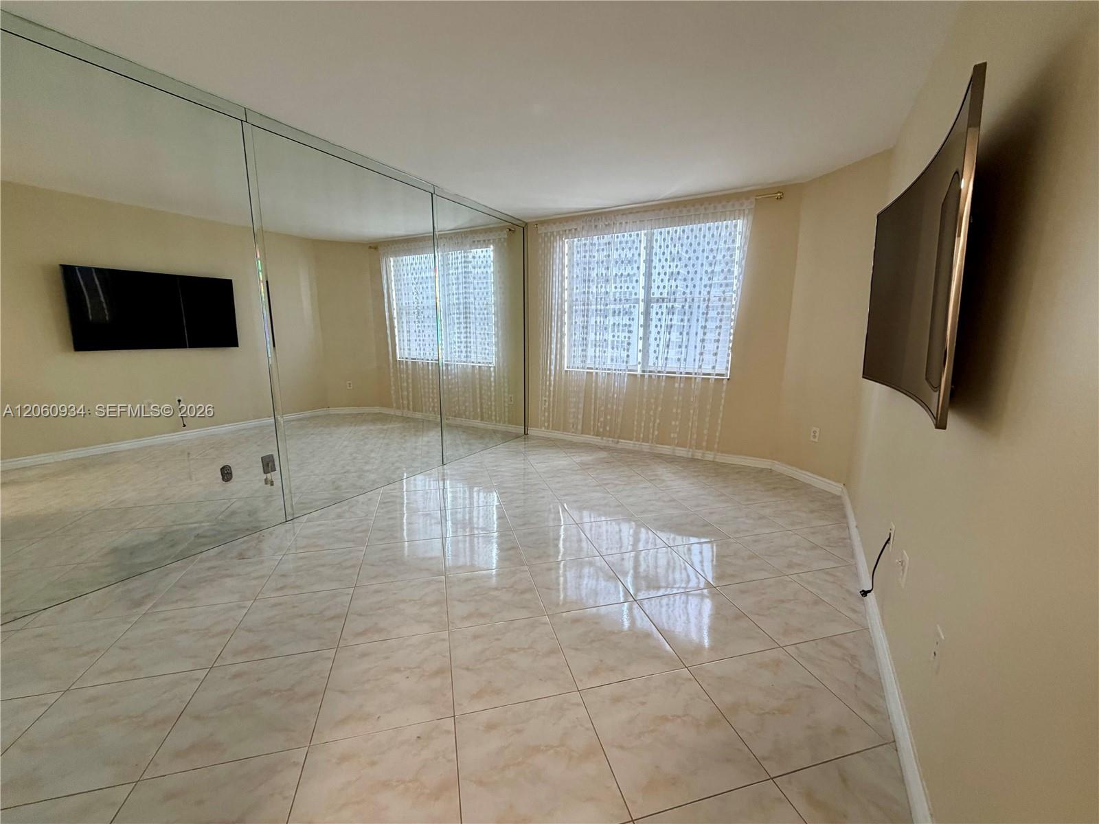 See details 6N 1 / 2 870 sq. ft. $ 2026-07-28 0 Photo