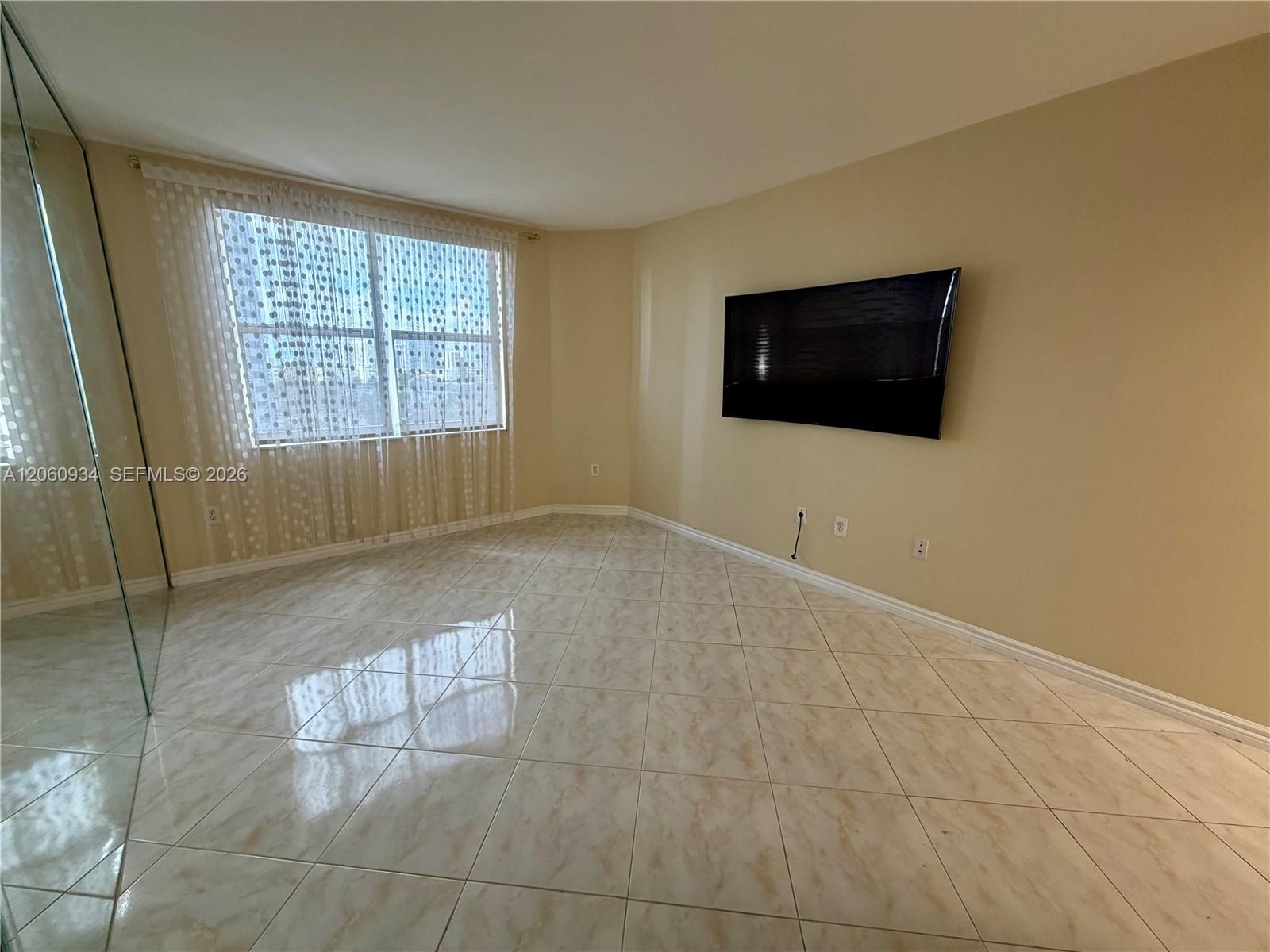 See details 6N 1 / 2 870 sq. ft. $ 2026-07-28 0 Photo
