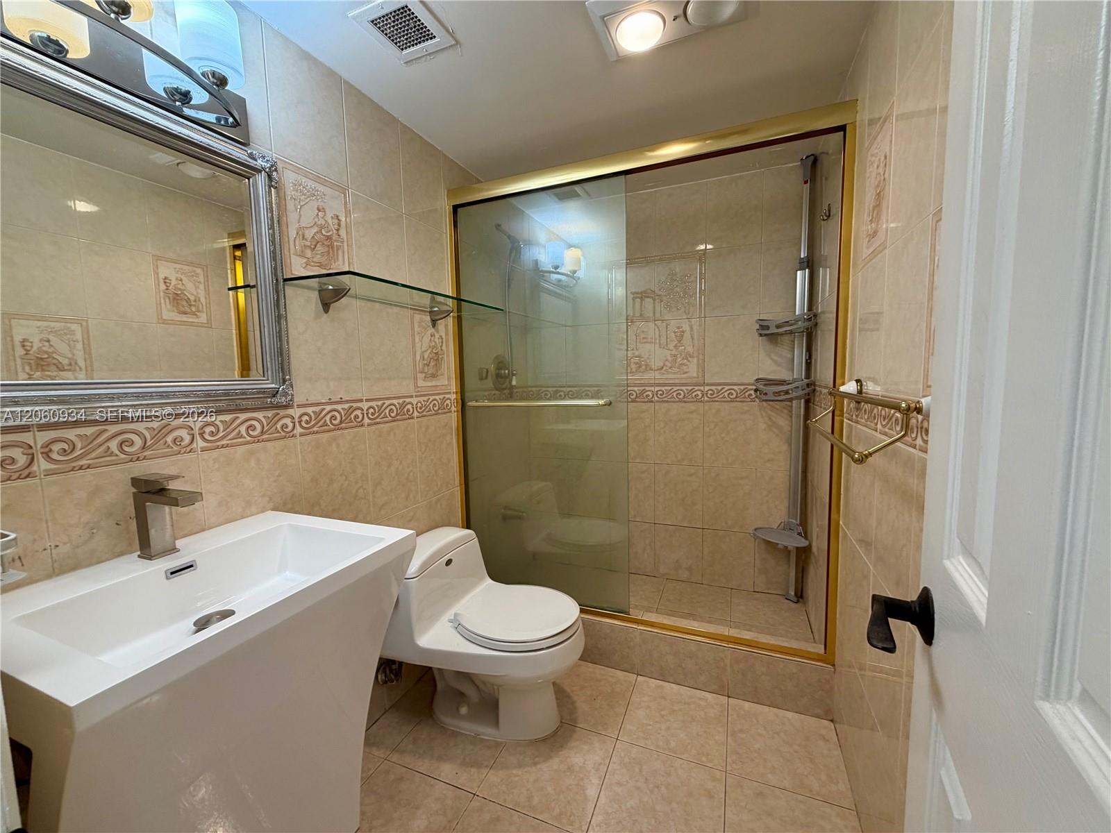 See details 6N 1 / 2 870 sq. ft. $ 2026-07-28 0 Photo