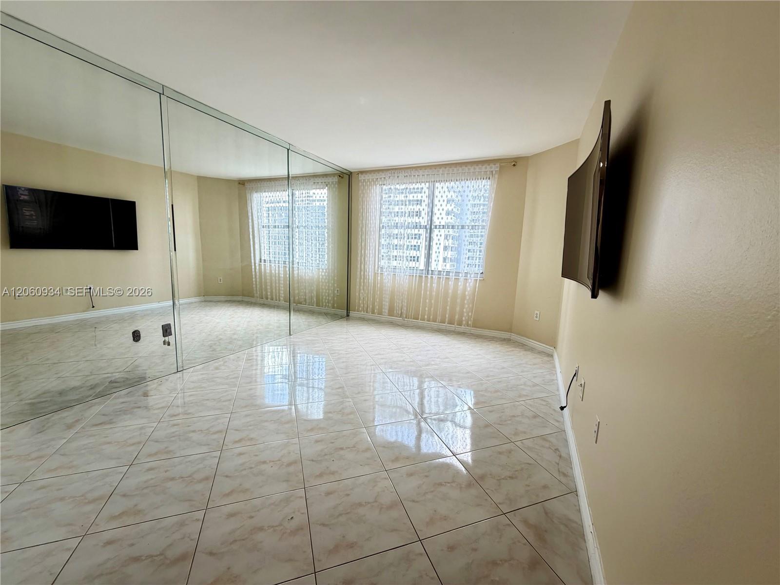See details 6N 1 / 2 870 sq. ft. $ 2026-07-28 0 Photo