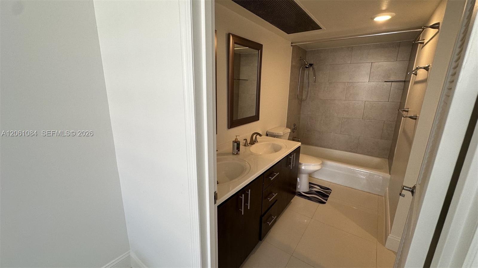 1808 2 / 2 1087 sq. ft. $ 2026-08-06 0 Photo