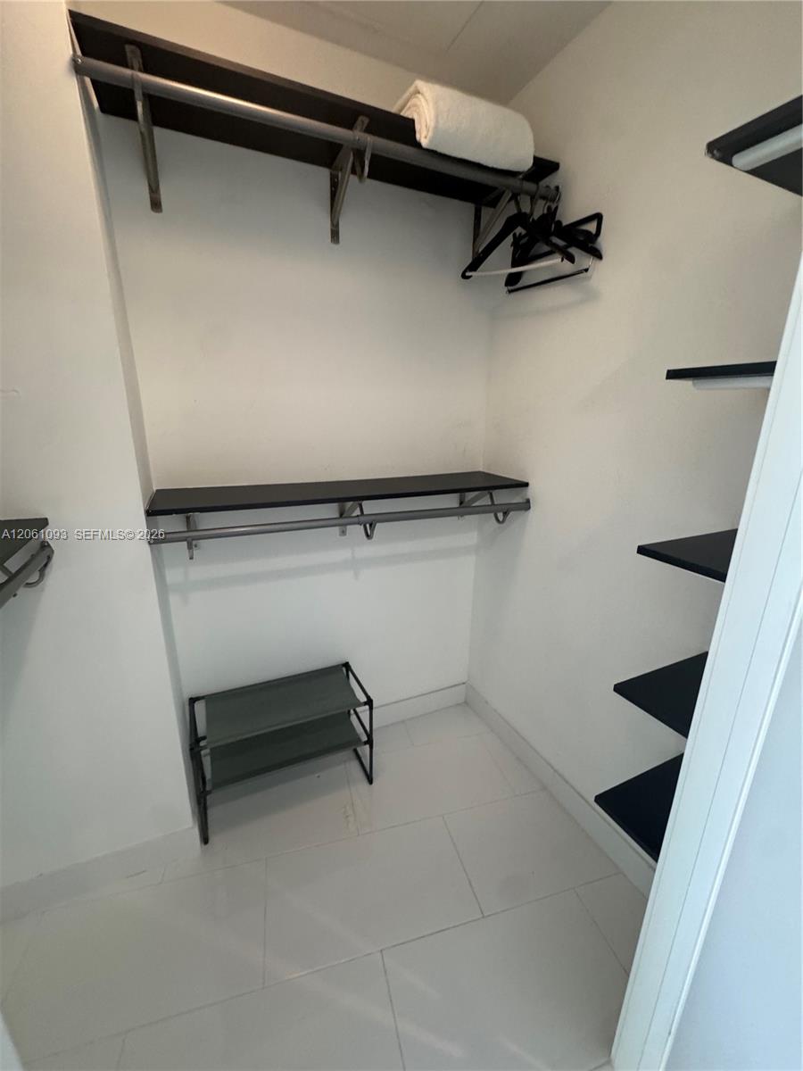 608 1 / 2 881 sq. ft. $ 2026-07-28 0 foto