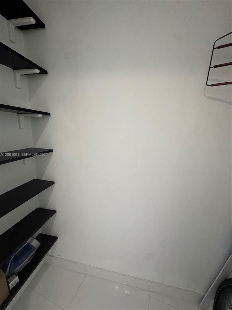 608 1 / 2 881 sq. ft. $ 2026-07-28 0 foto