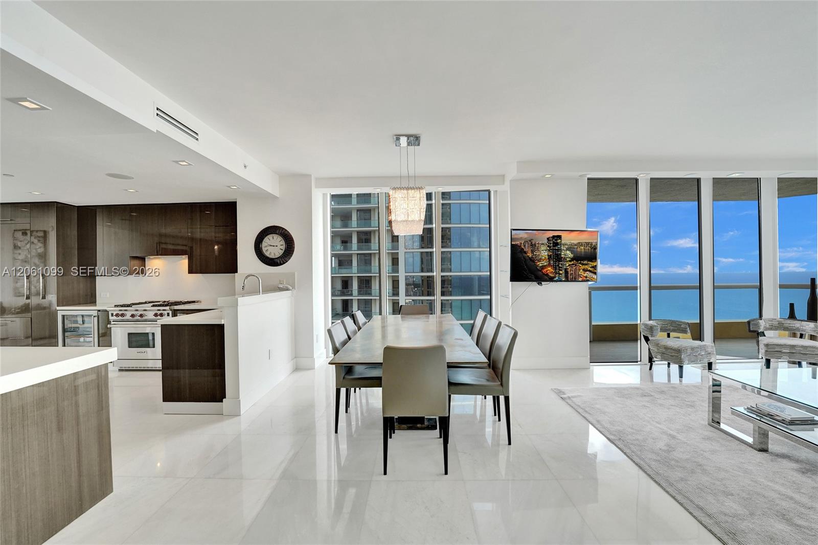 3201 4 / 4 2736 sq. ft. $ 2026-07-28 0 foto