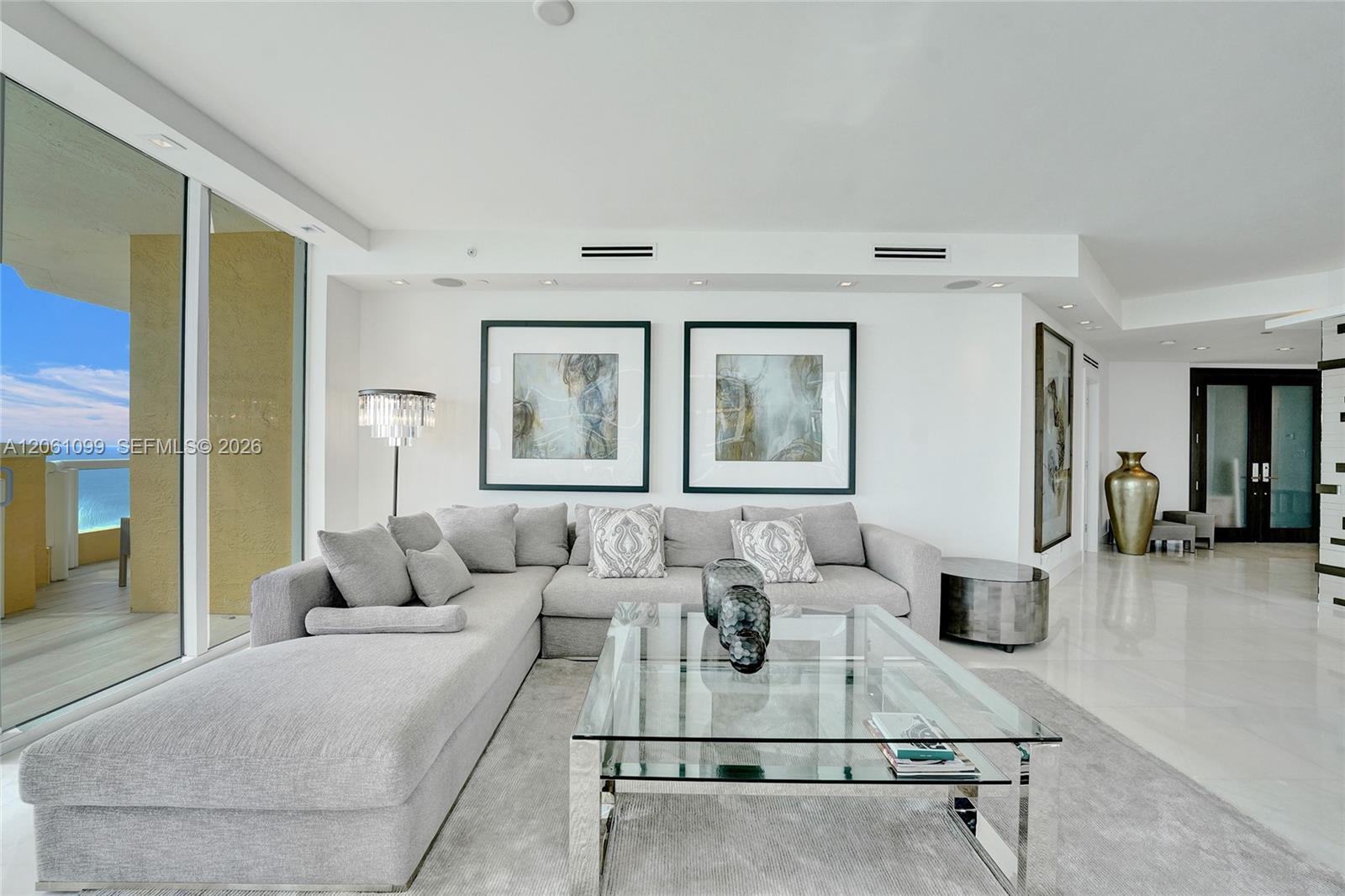 3201 4 / 4 2736 sq. ft. $ 2026-07-28 0 foto
