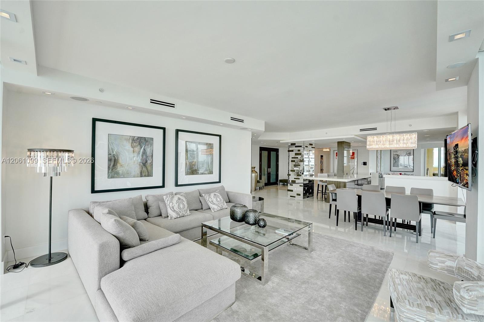 3201 4 / 4 2736 sq. ft. $ 2026-07-28 0 foto