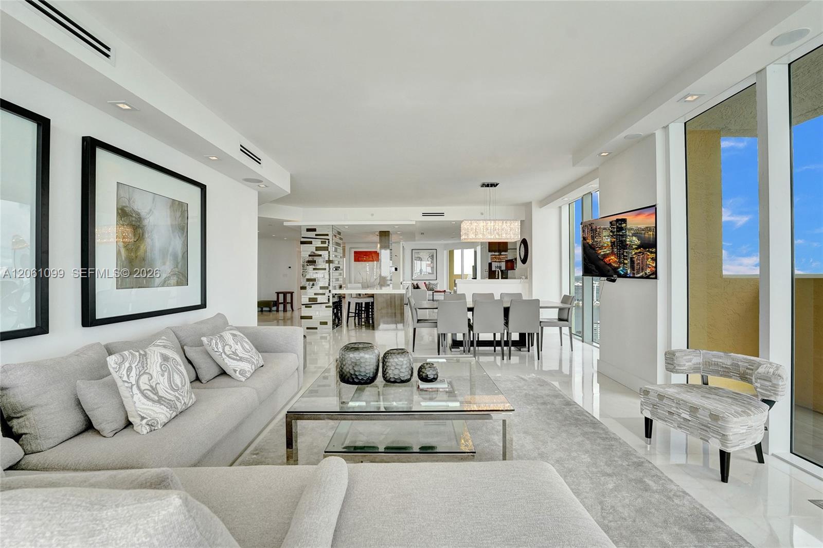 3201 4 / 4 2736 sq. ft. $ 2026-07-28 0 foto