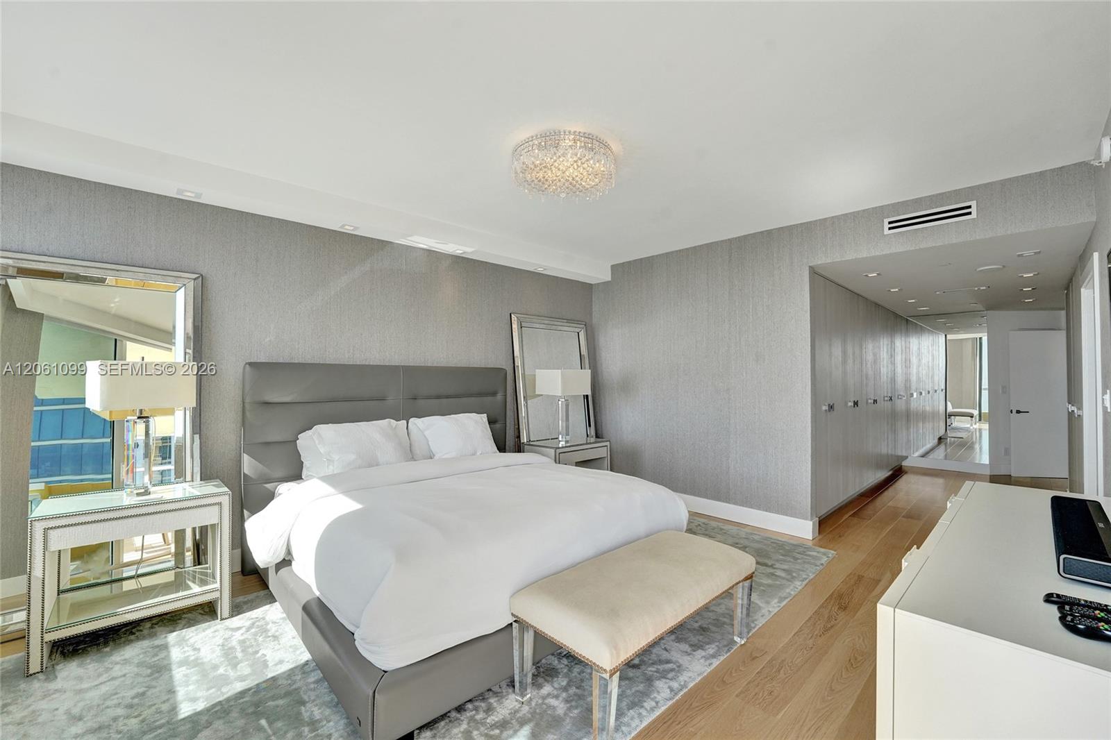 3201 4 / 4 2736 sq. ft. $ 2026-07-28 0 foto