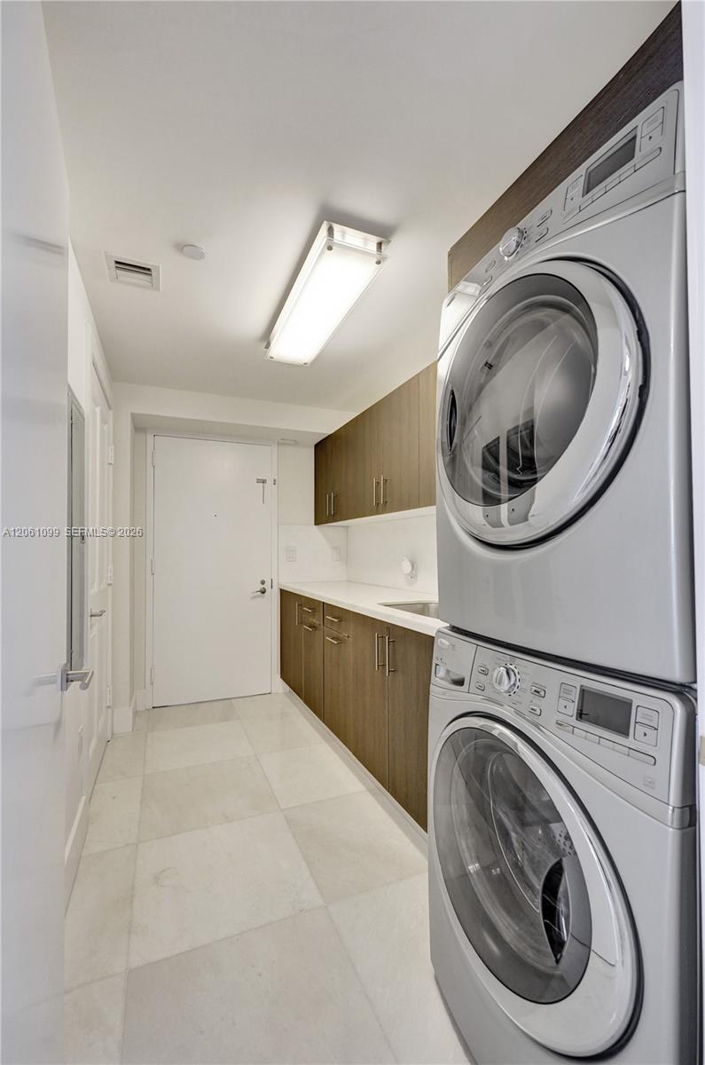3201 4 / 4 2736 sq. ft. $ 2026-07-28 0 foto